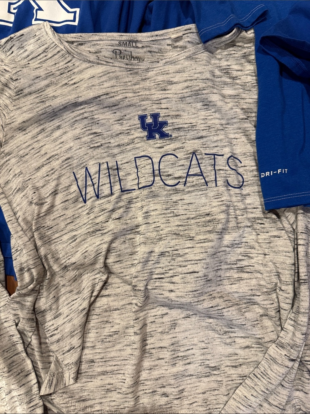 Kentucky Wildcats Ladies set of 4 tops size Small. - Picture 2 of 5